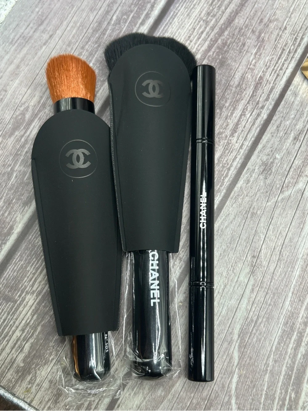 NIB CHANEL Limited Edition Set of 3 Makeup Brushes w/ Case Purple 135 Immortelle